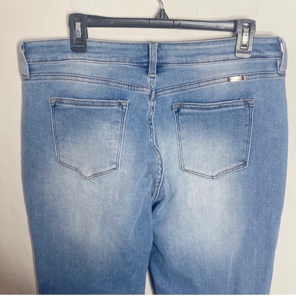 KanCan Mid Rise Distressed Exposed Button fly Flare jeans light wash size 31 - Picture 5 of 13